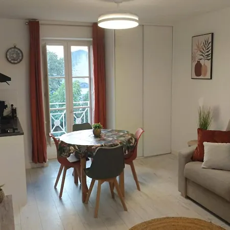 Confort Face Au Chateau Fibre Parking *